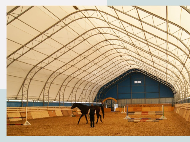 Строительство конных манежей в Юбилейном